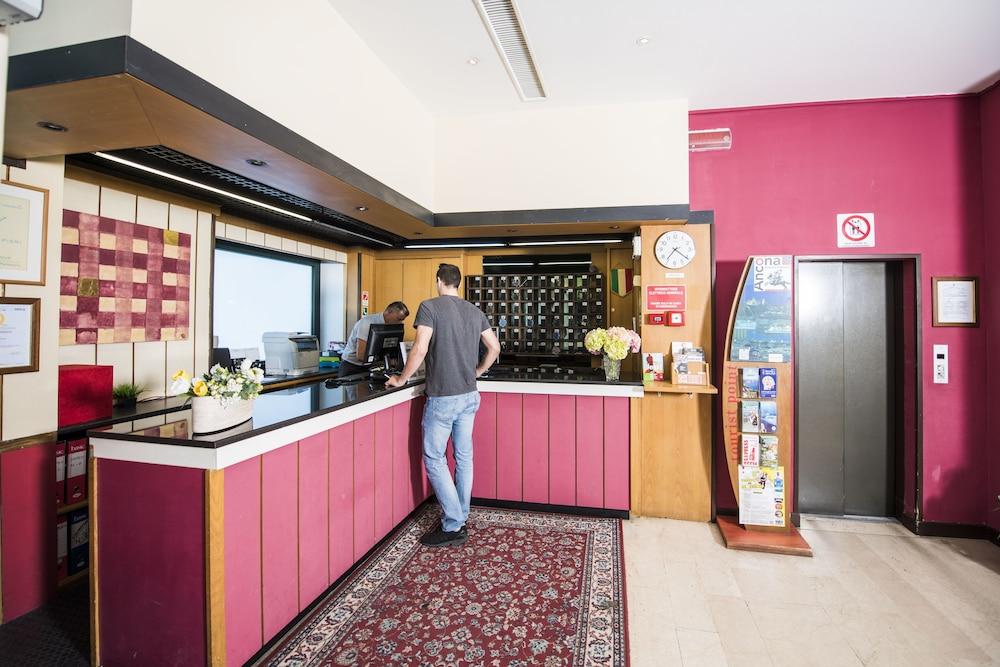 Hotel Fortuna Анкона Екстер'єр фото
