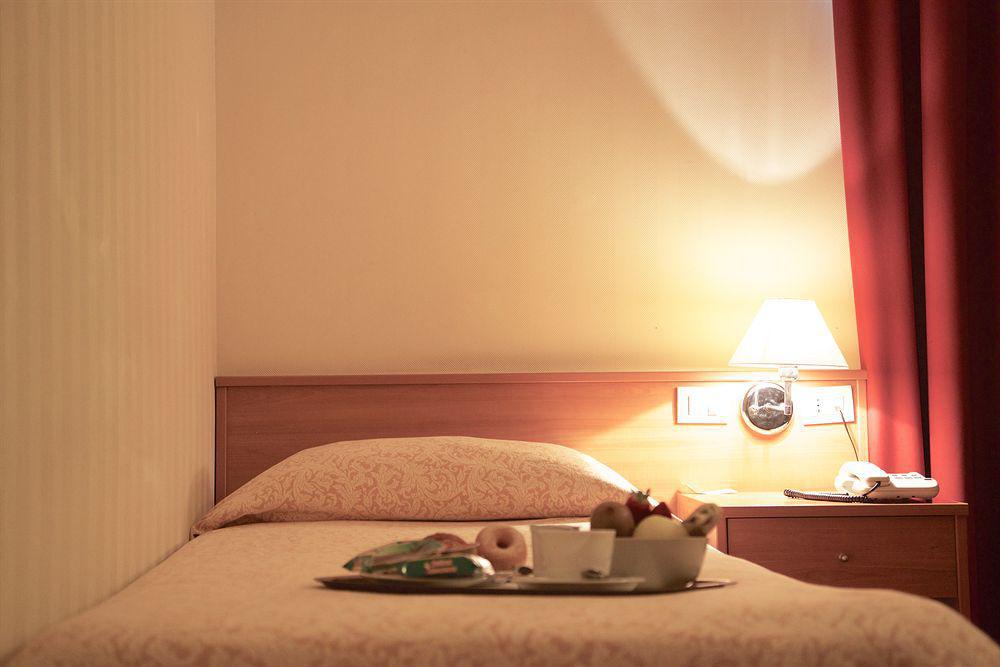Hotel Fortuna Анкона Екстер'єр фото